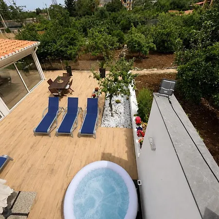 Amelia Villa